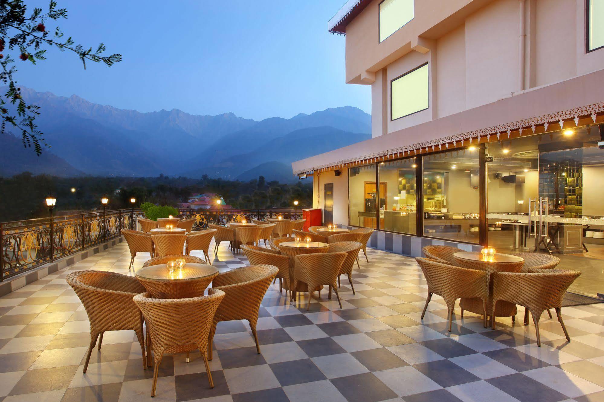 Rs Sarovar Portico Pālampur Extérieur photo